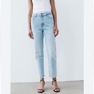 Zara Light Wash High Rise Blue Ankle Cropped Mom Denim Jeans Women’s Size 6